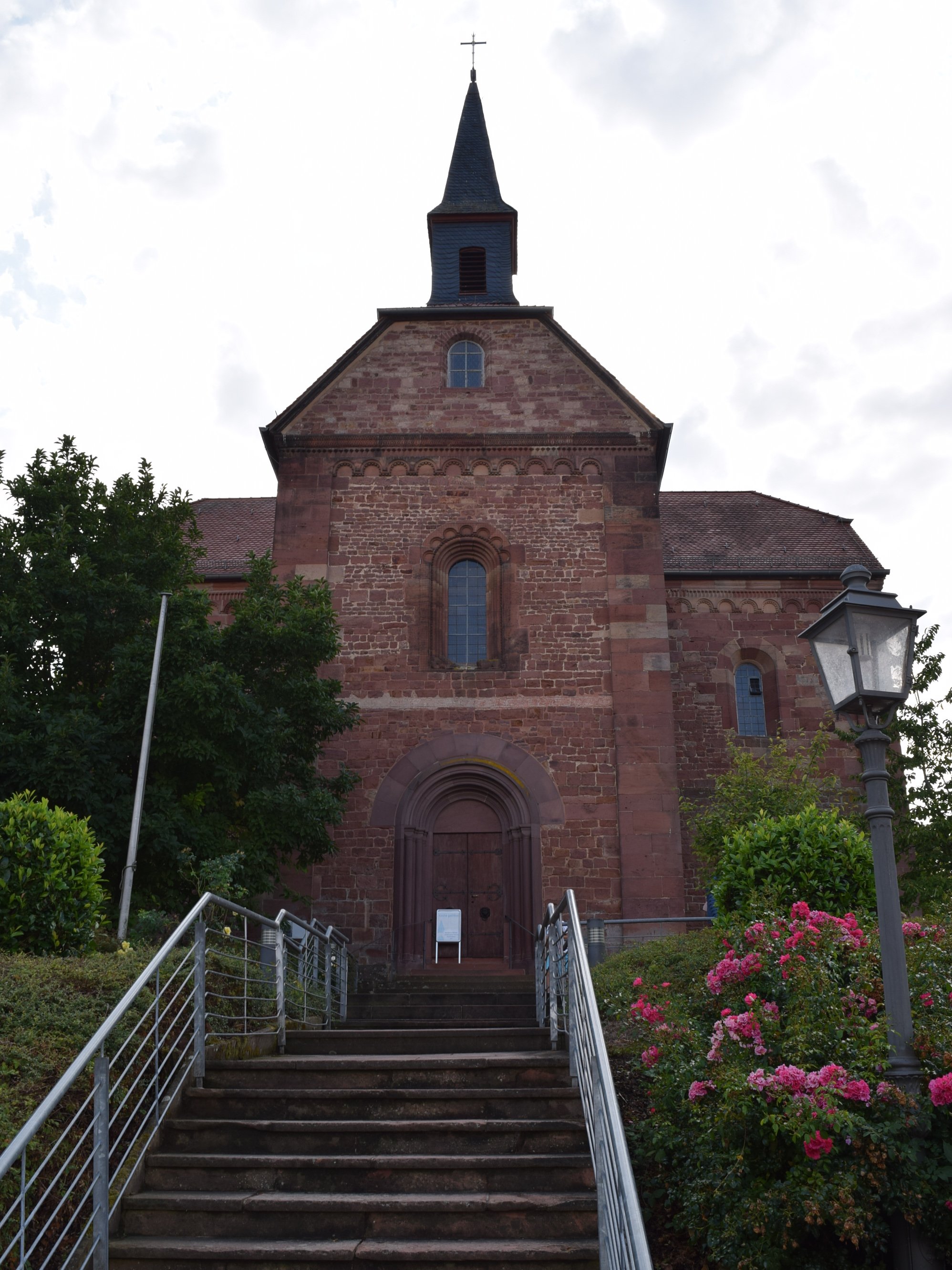 Die Klosterkirche Lobenfeld.